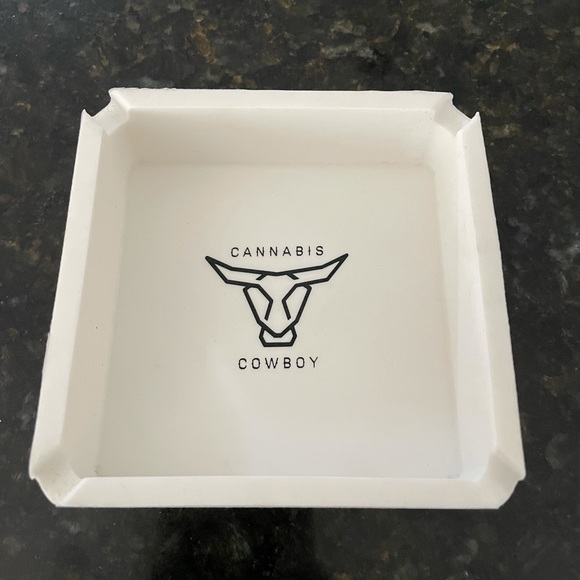 Cannabis Cowboy Toque and Ashtray - Picture 6 of 7